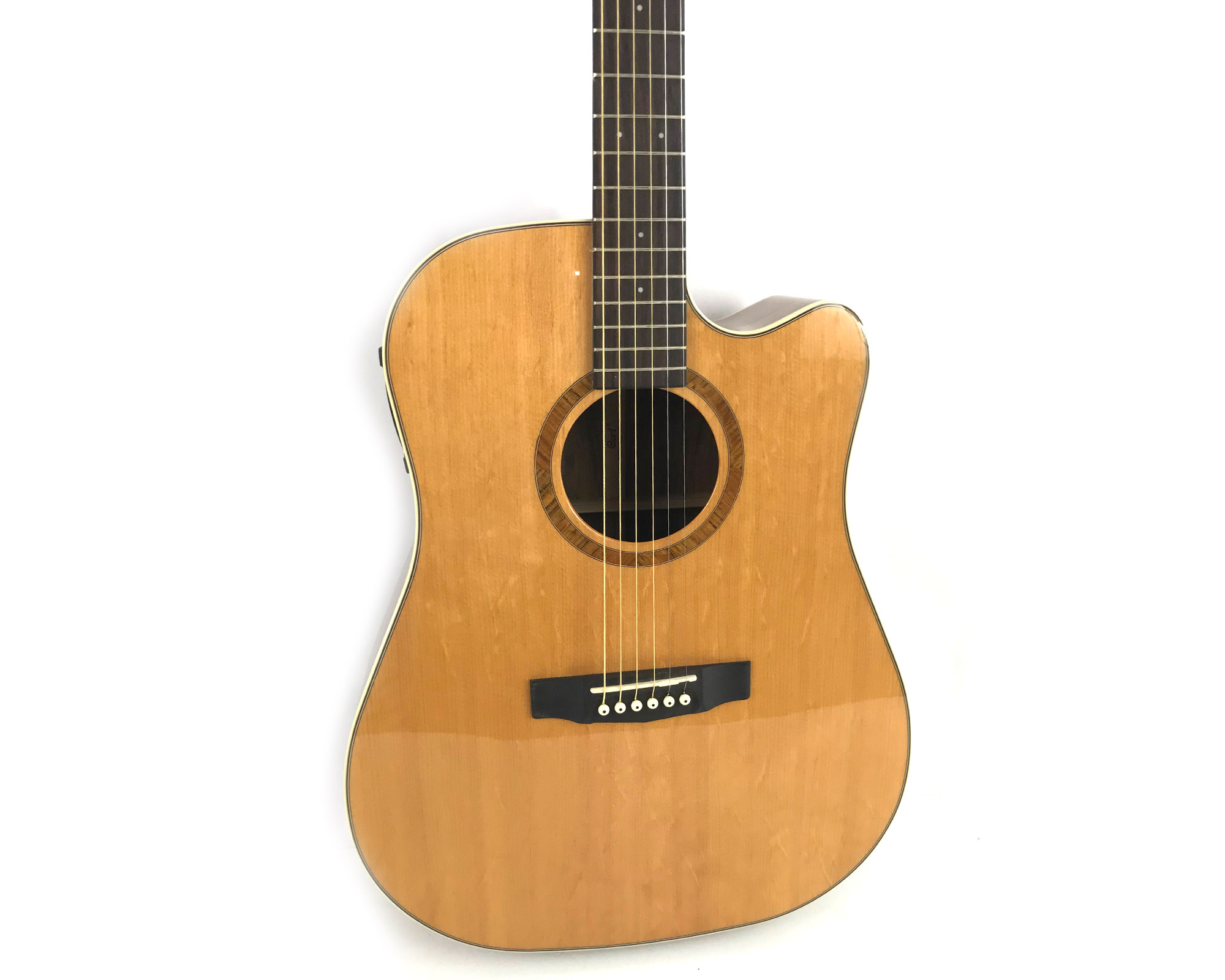 cort MR710 corpo